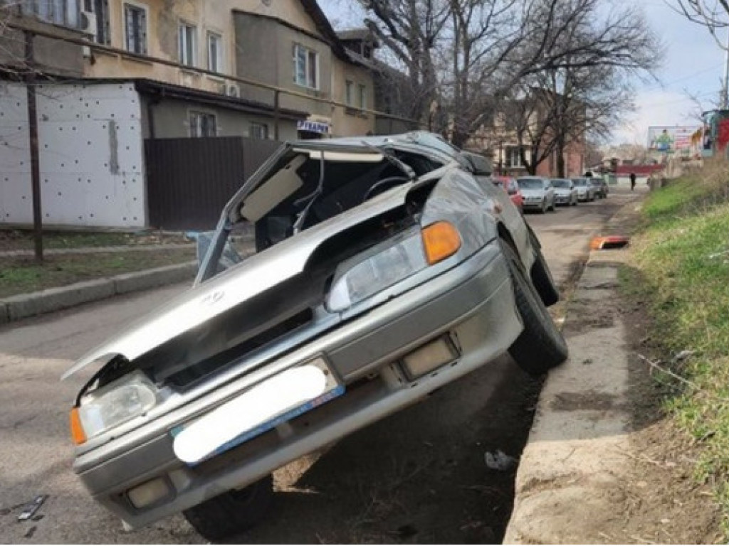 В Одессе не разминулись ВАЗ грузовик MAN: пострадала беременная женщина (ФОТО)