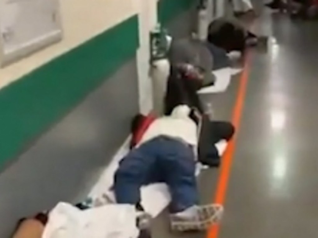 «Люди лежат на полу»: коридоры больниц в Мадриде заполонили пациенты с коронавирусом (ФОТО)