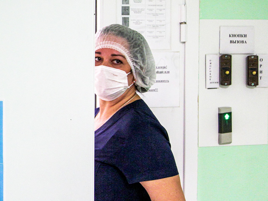 В Ивано-Франковской области в больницу не поставили средства защиты и препараты для борьбы с коронавирусом: врачей увольняют