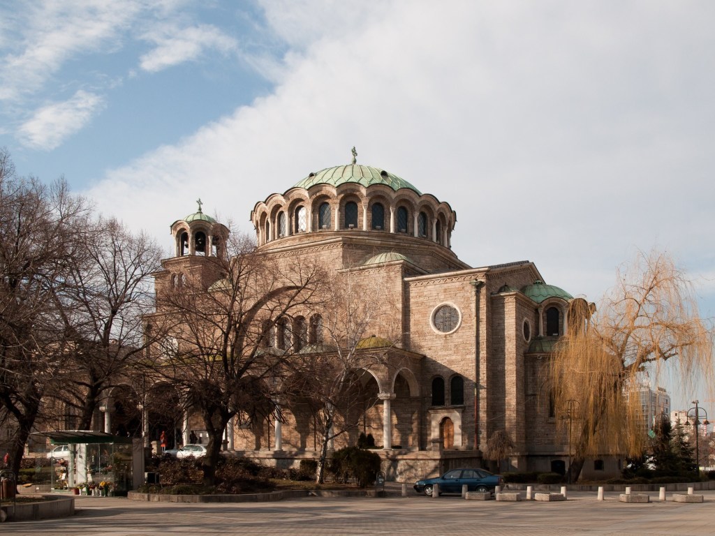 В Болгарии в период карантина не закрывали церкви перед Пасхой