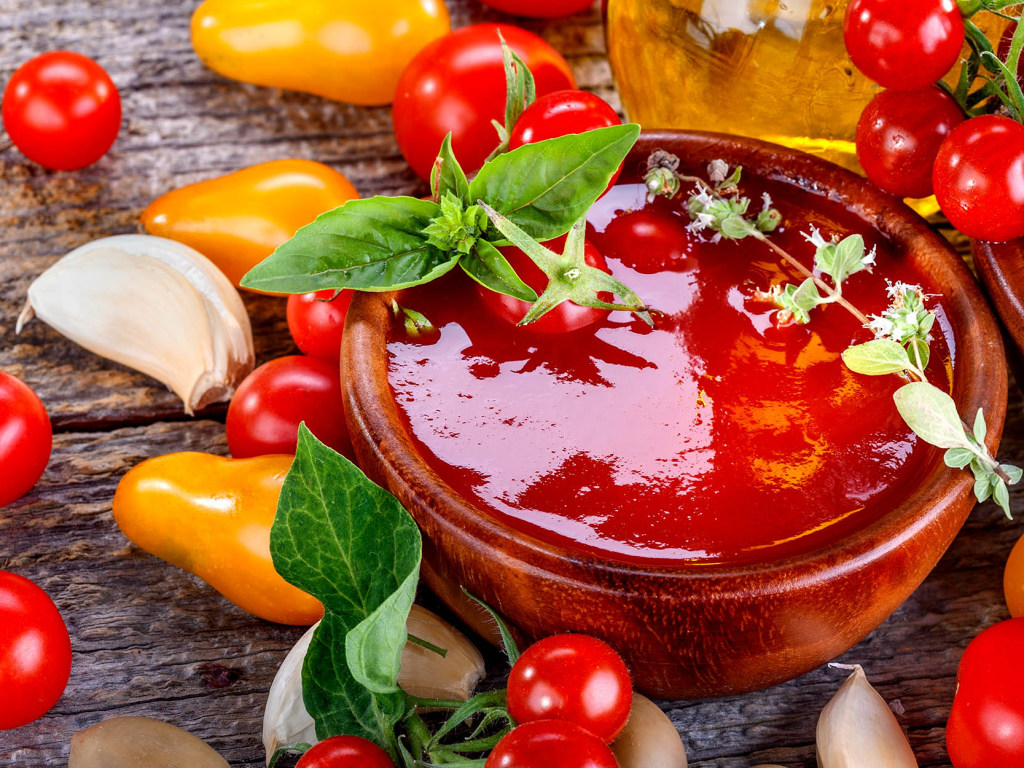 Улучшает работу кишечника: биологи объяснили, в чем польза томатного кетчупа