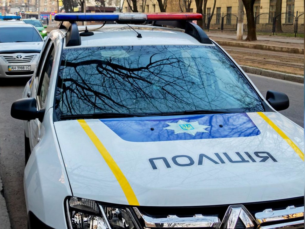 Во Львовской области водитель BMW протаранил автомобиль патрульных и травмировал двух правоохранителей