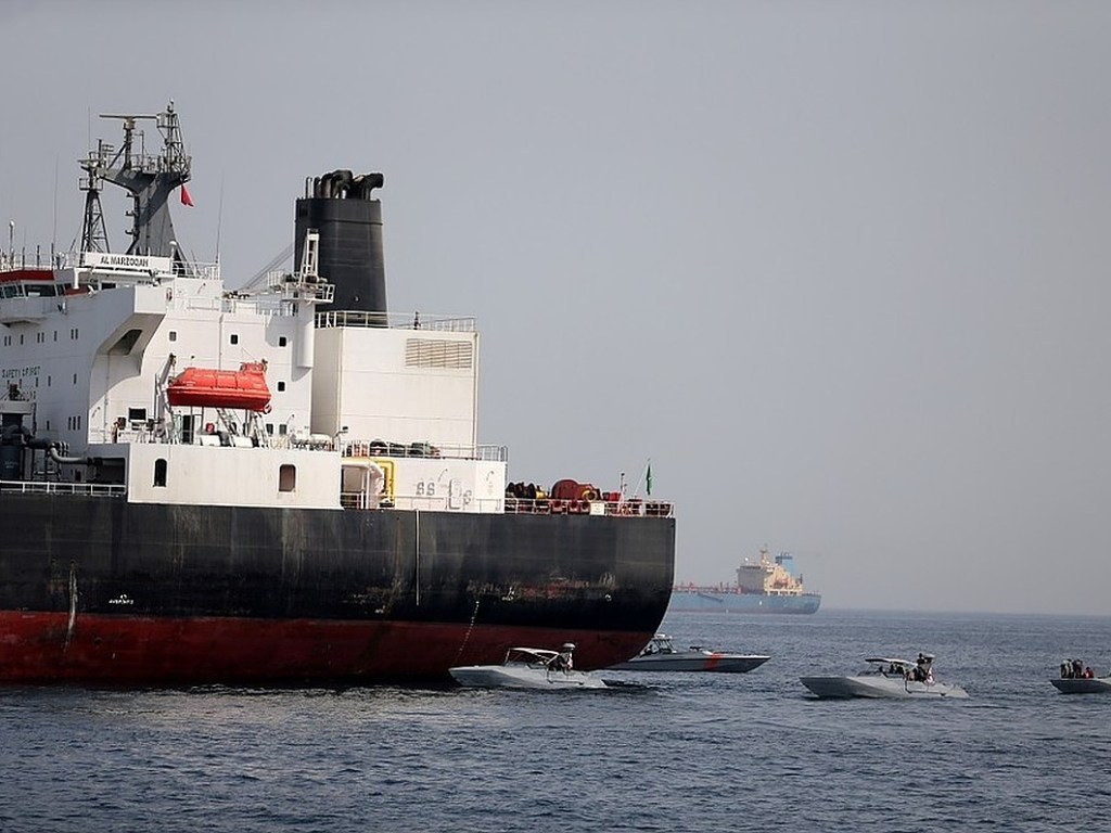 Производители нефтепродуктов заняли все крупные танкеры и теперь фрахтуют средние