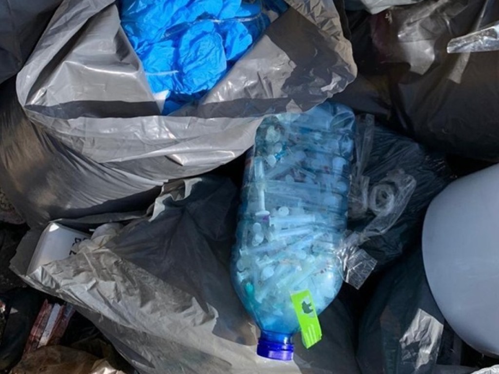 Свалку медицинские отходы нашли в Киеве: начато расследование (ФОТО)