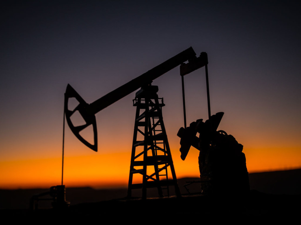 Саудовская Аравия решила сократить добычу нефти в июне