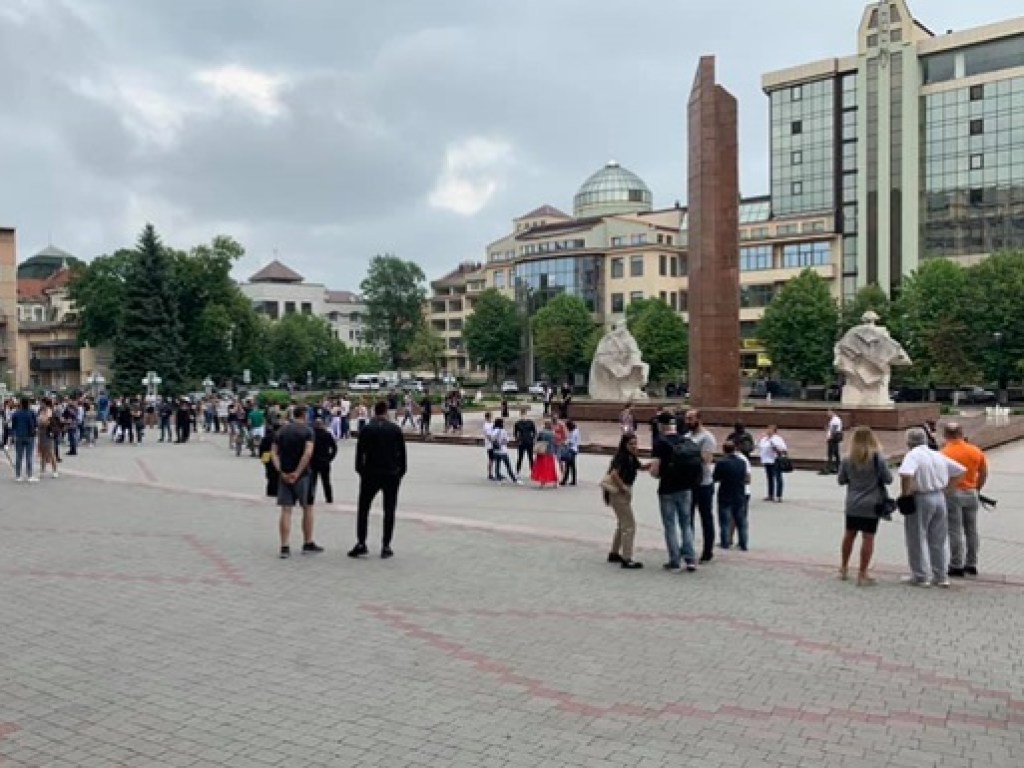 На Прикарпатье молодежь устроила акцию протеста из-за закрытия спортзалов (ФОТО)