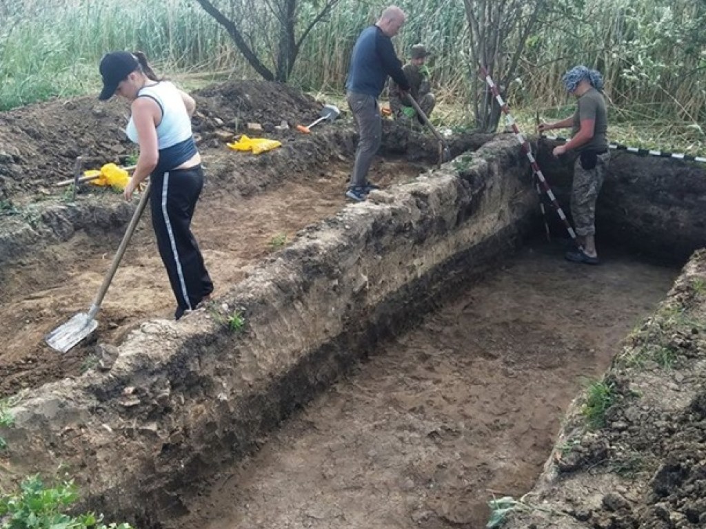 В поселке в Днепропетровской области археологи обнаружили останки города 18 века (ФОТО)
