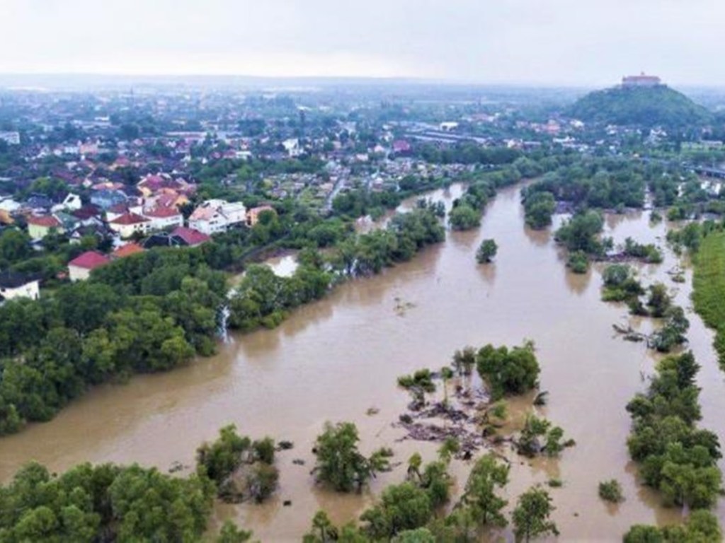 Кабмин выделил 700 миллионов гривен на преодоление последствий паводка на западе Украины