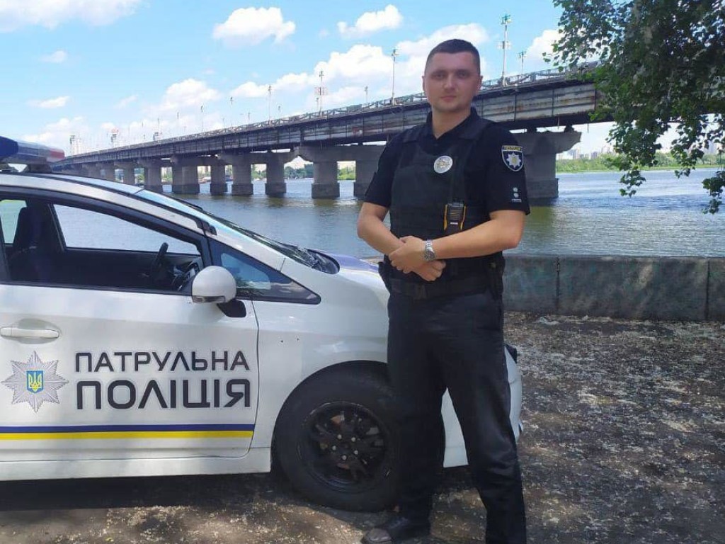 Проблемы с учебой и с деньгами: В Киеве студент хотел прыгнуть с моста (ФОТО)