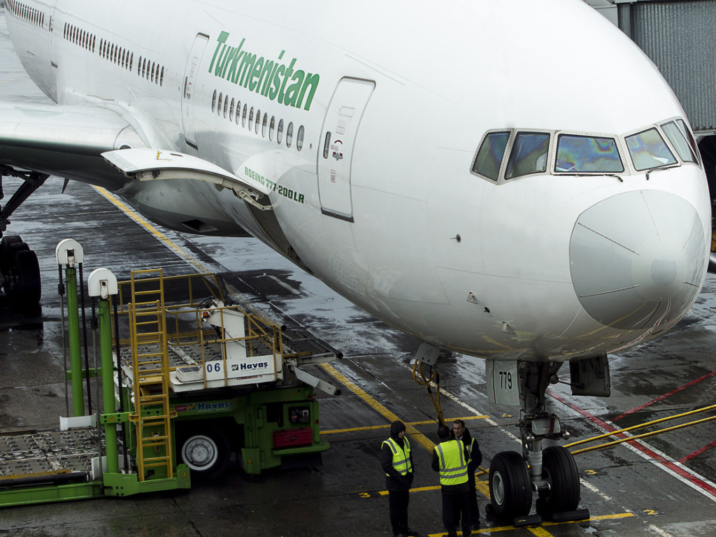 Украина и Туркменистан работают над возобновлением авиасообщения