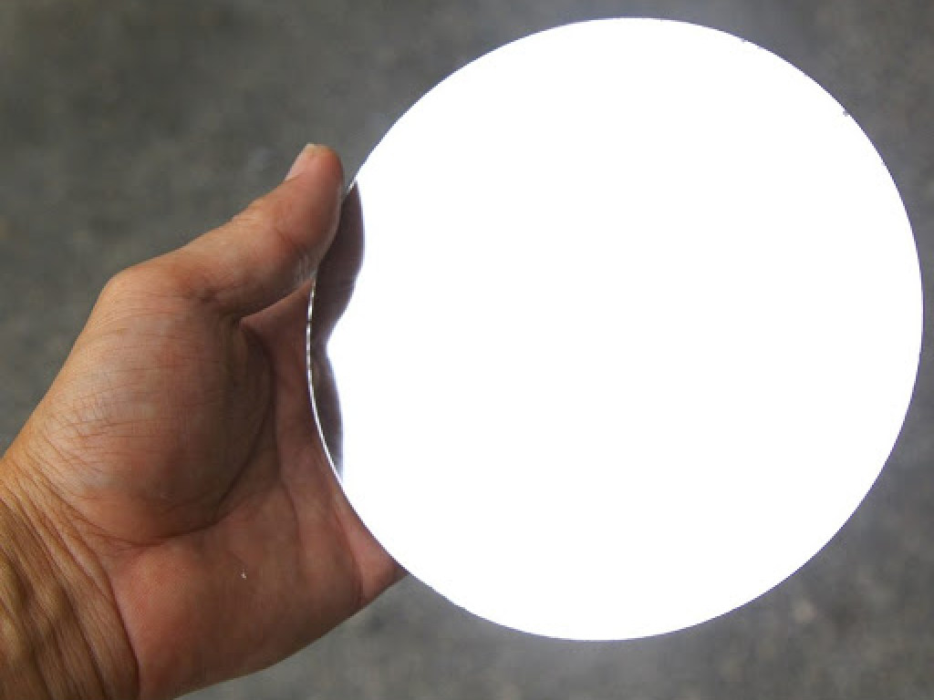 В Германии разработали самое тонкое в мире оптическое зеркало: один слой атомов рубидия