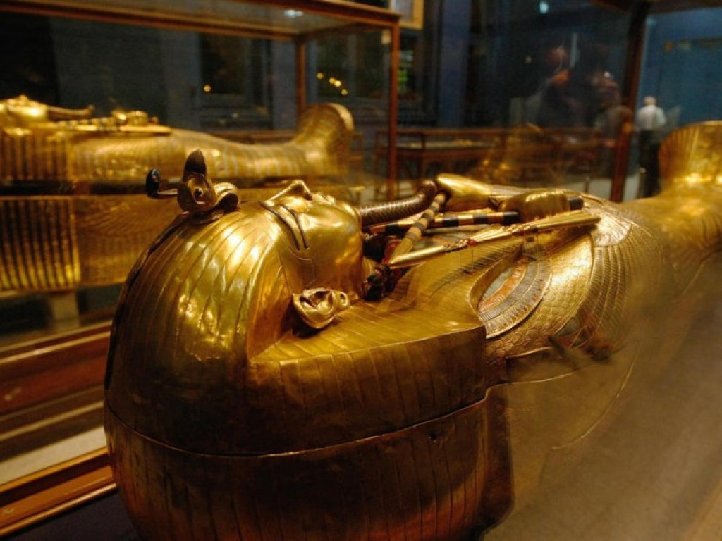 В Египте обнаружили мумии, покрытые сусальным золотом