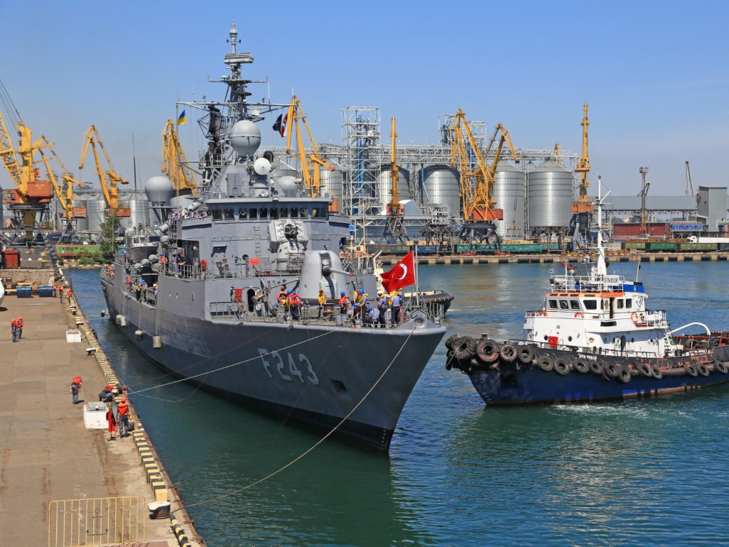 Пять кораблей НАТО вошли в морской порт Одессы