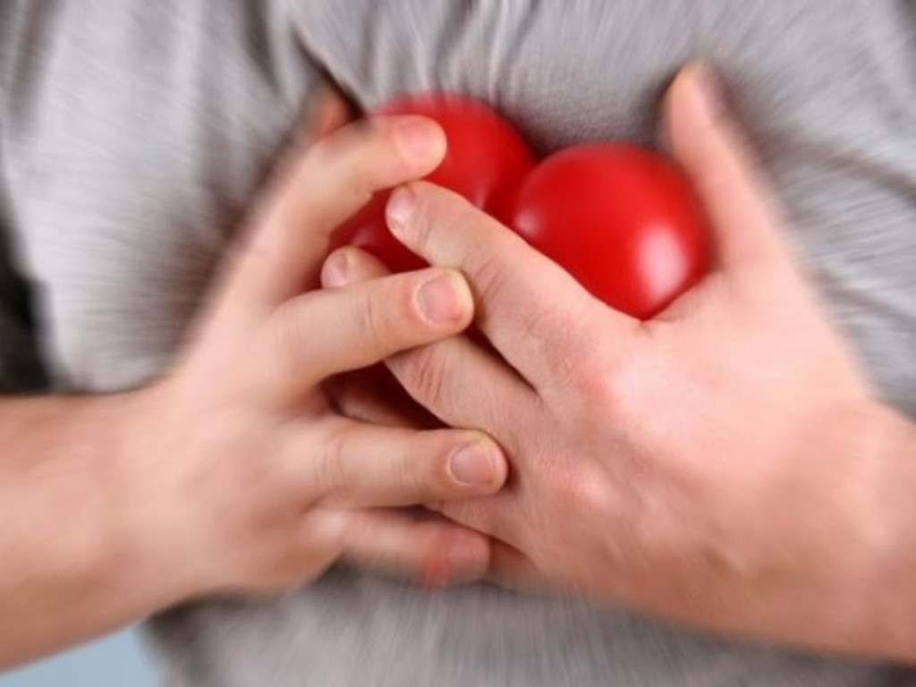 Кардиологи назвали ТОП-4  правила, которые вдвое снижают риск сердечного приступа
