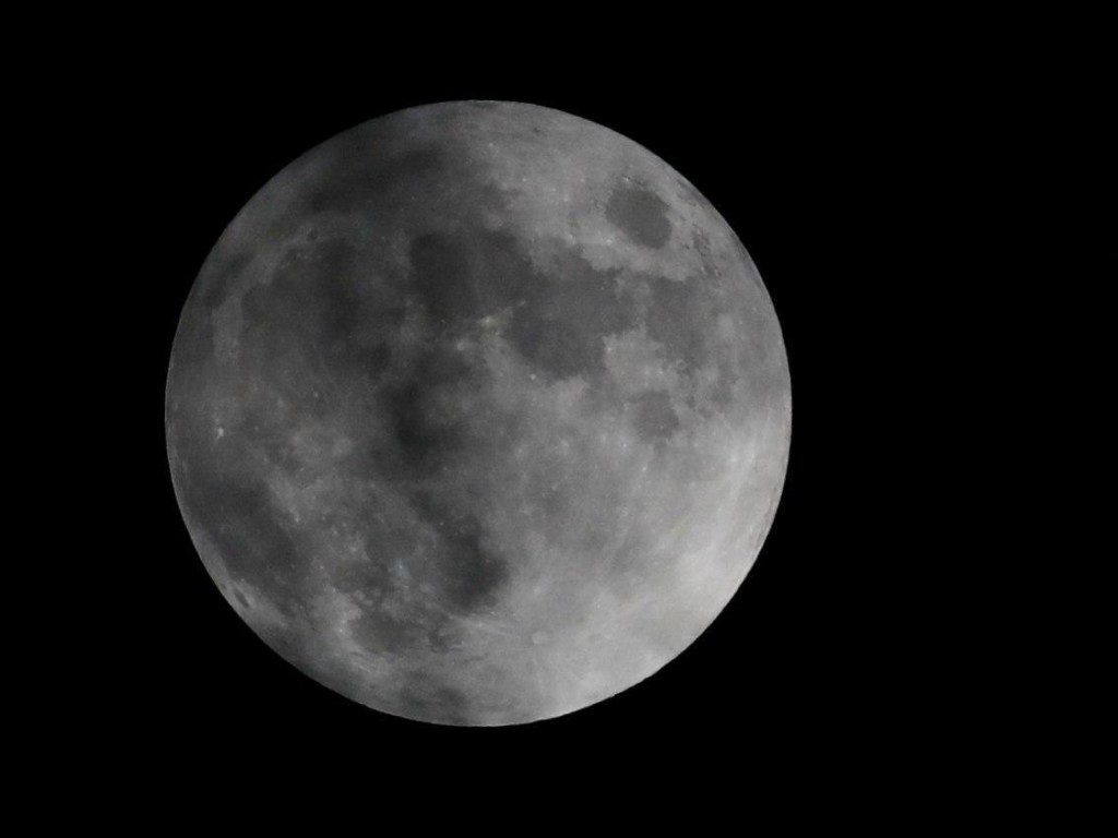 Немецкие ученые узнали точный «день рождения» Луны