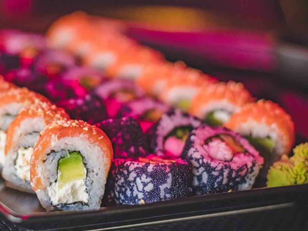 Ученые рассказали о вреде и пользе суши