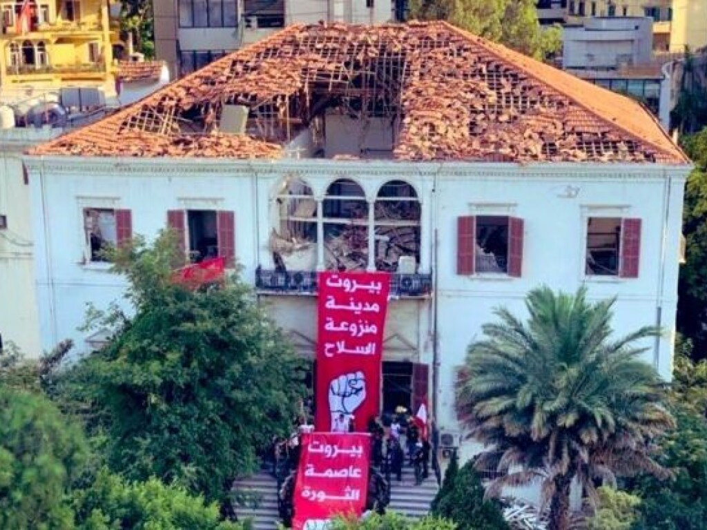 В Бейруте протестующие захватили здание МИД