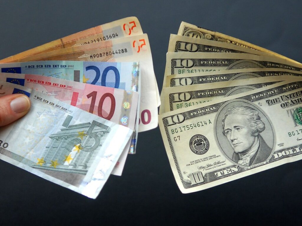 США «убивают» своих конкурентов путем максимального удешевления доллара по отношению к евро &#8211; экономист