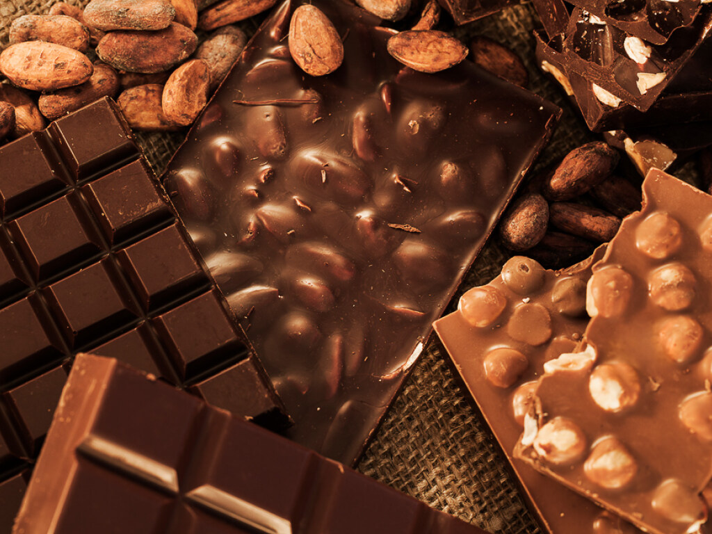 Плюс антиоксиданты: ученые нашли способ сделать калорийный шоколад полезным для здоровья
