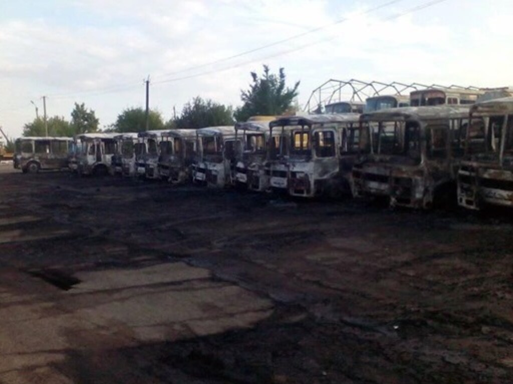 Неизвестные сожгли десять автобусов под Черкассами (ФОТО)