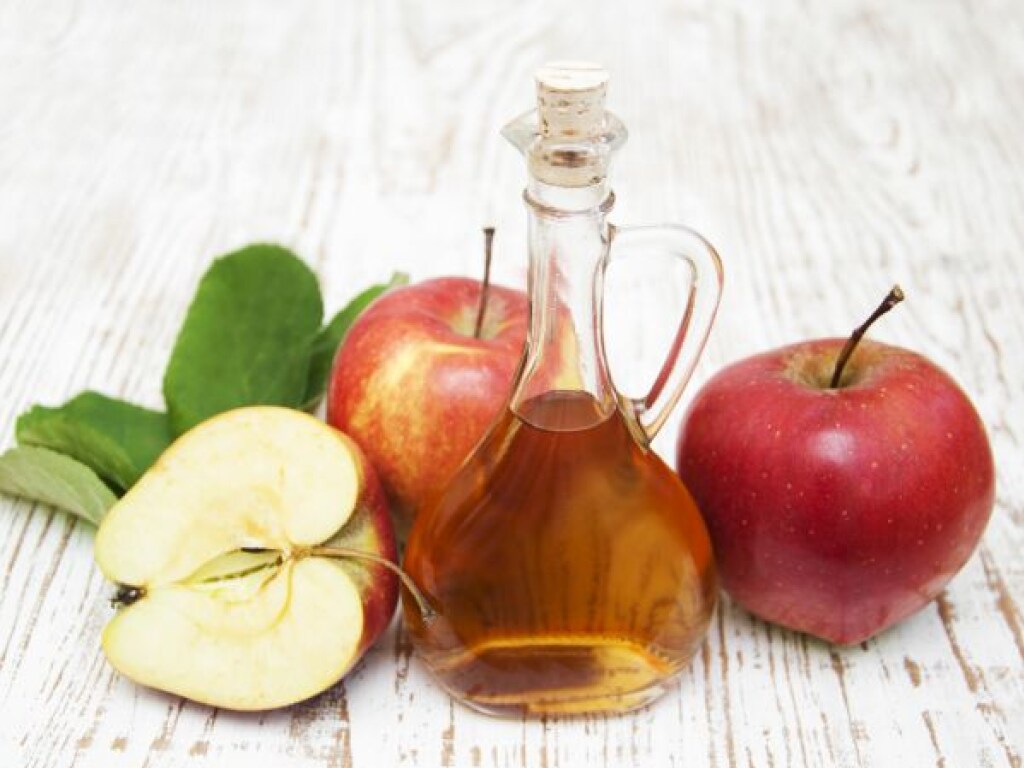 Омолаживает и поможет похудеть: Чем полезен яблочный уксус