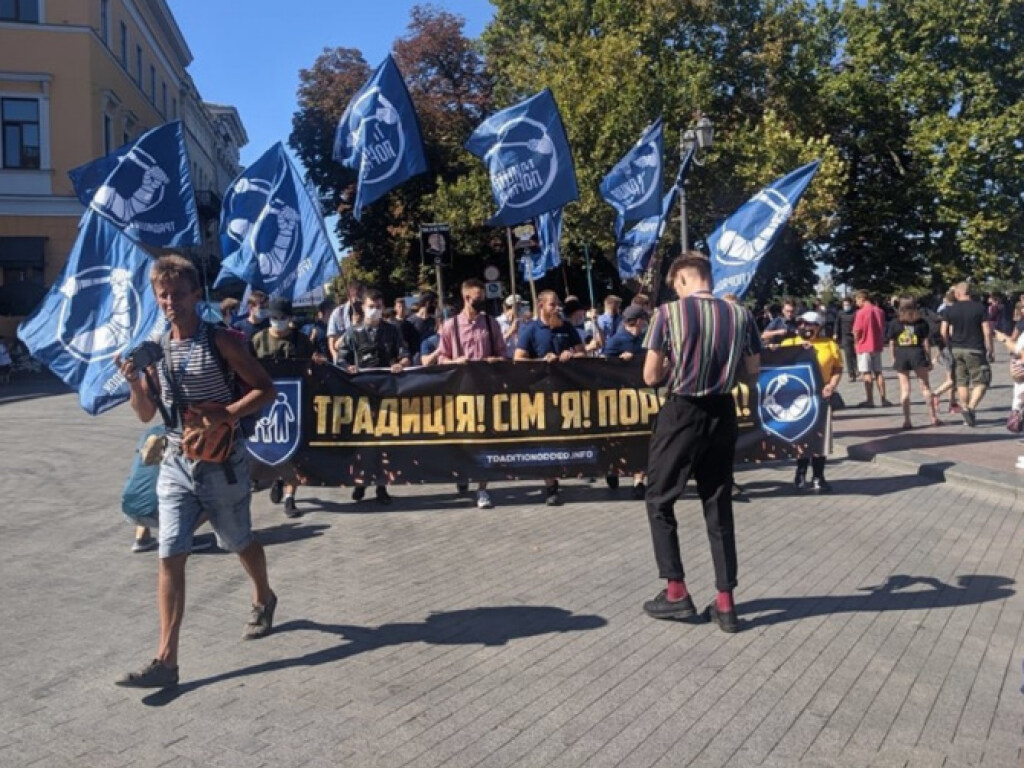 В Одессе произошли столкновения на марше ЛГБТ-сообщества: пострадали двое полицейских (ФОТО, ВИДЕО)