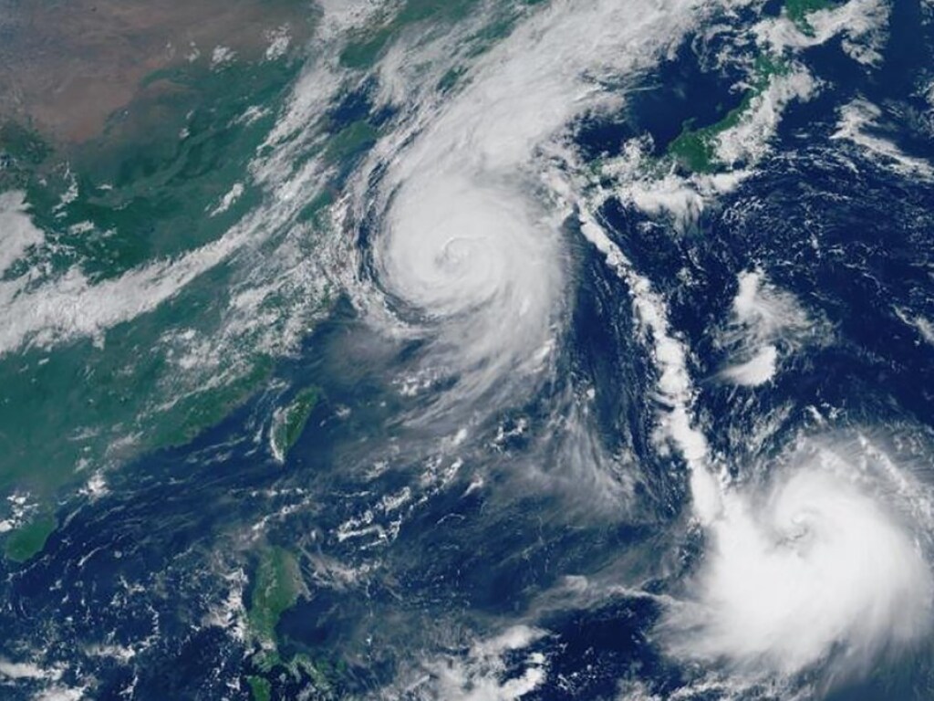 Тайфун на юге Японии: в результате стихии эвакуируют 50 тысяч человек