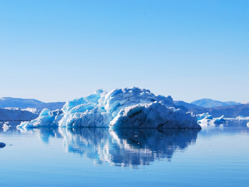 От крупнейшего ледника Гренландии откололся огромный осколок (ФОТО)