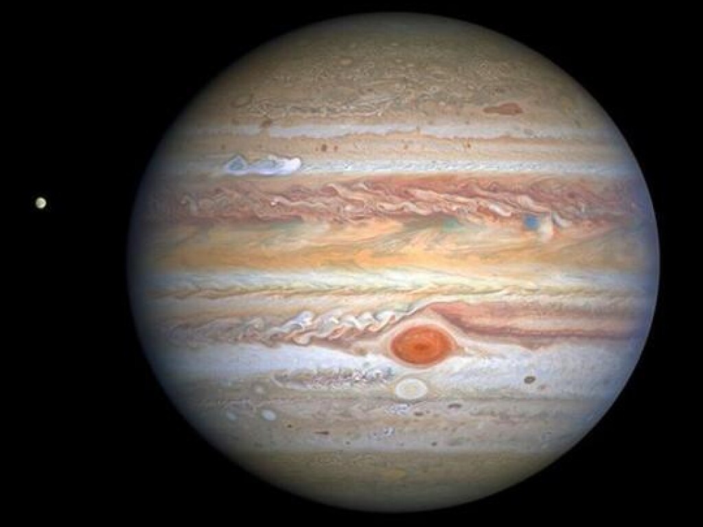 Аппарат NASA сделал снимок затмения на Юпитере