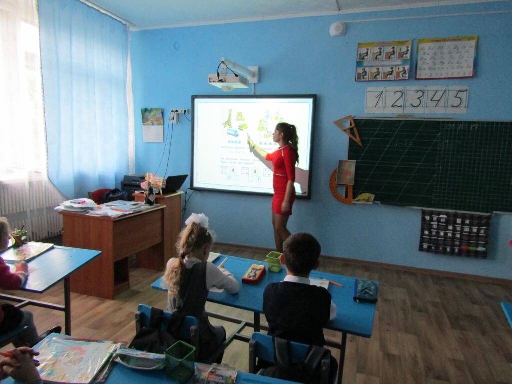 Ежедневное исполнение гимна Украины в столичных школах оспорили в суде