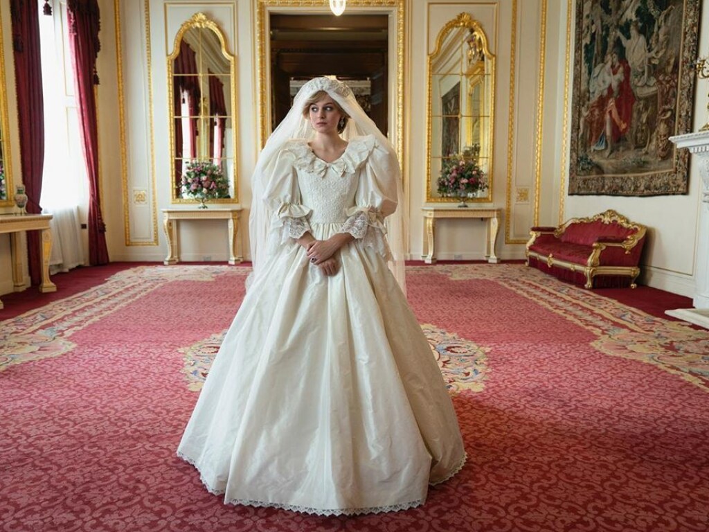 Костюмеры Netflix воссоздали свадебное платье принцессы Дианы: 100 метров кружев, 95 метров ткани (ФОТО)