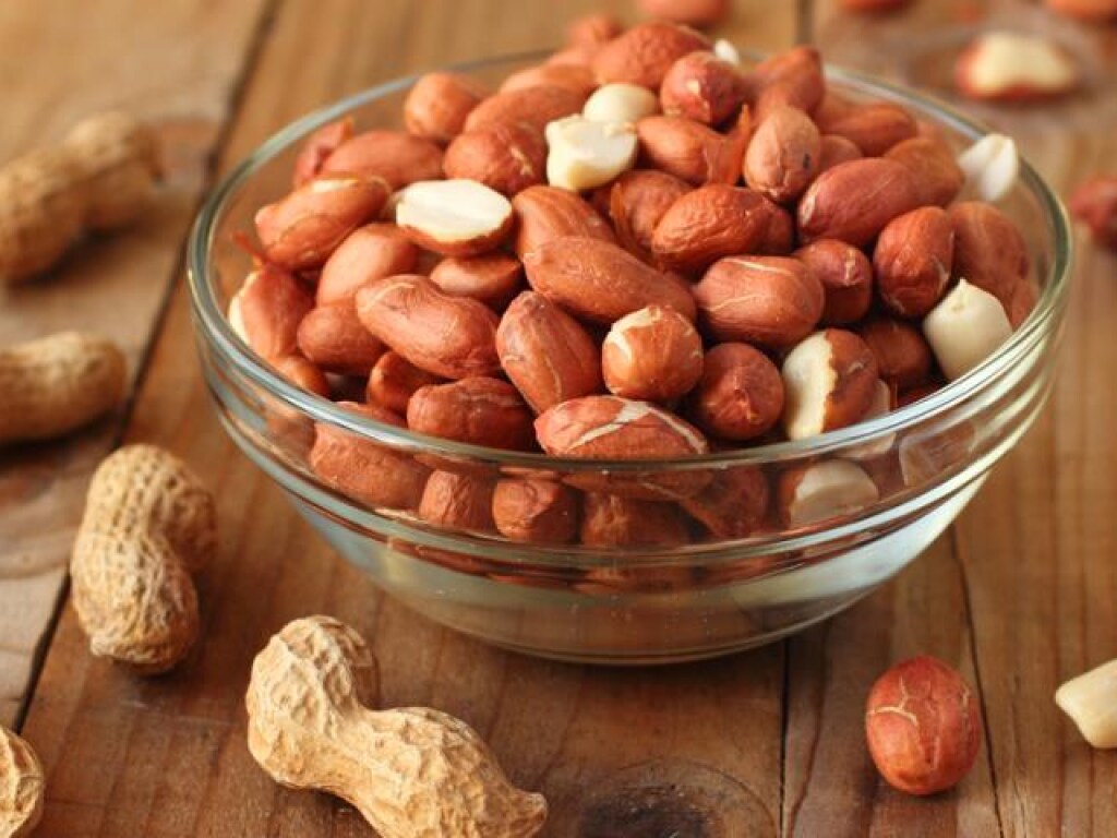 Полезный растительный белок: врачи рассказали о пользе арахиса для здоровья