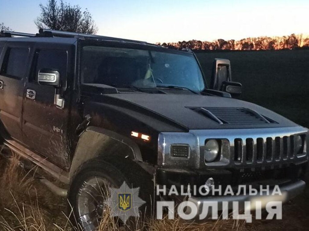 В Черниговской области неизвестные обстреляли автомобиль кандидата в мэры Прилук (ФОТО)