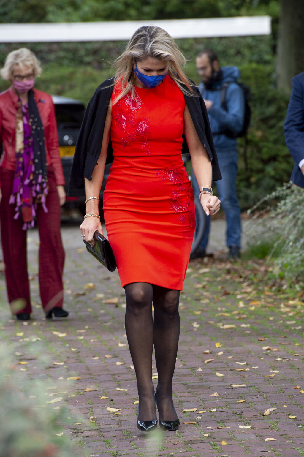 «Это провал»: Королева Нидерландов неудачно подобрала платье для выхода в свет. ФОТО