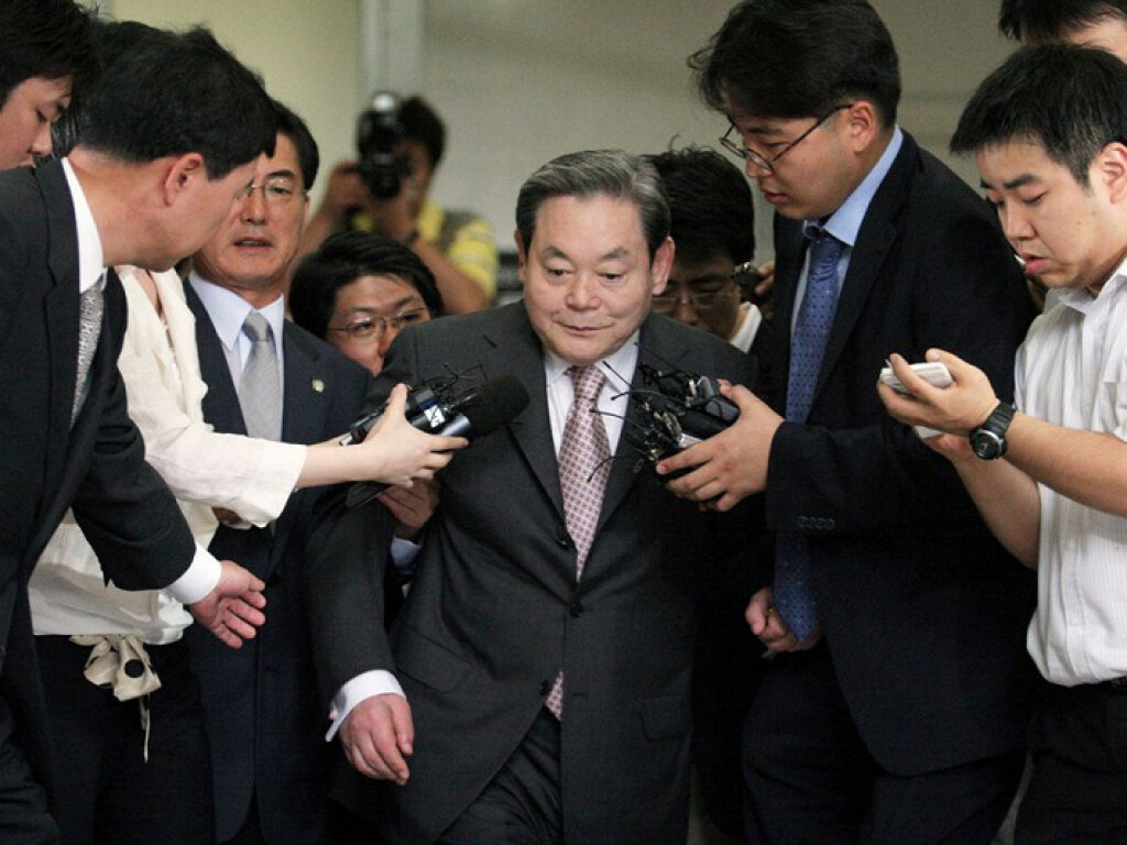 В возрасте 78 лет умер глава концерна Samsung Ли Гон Хи