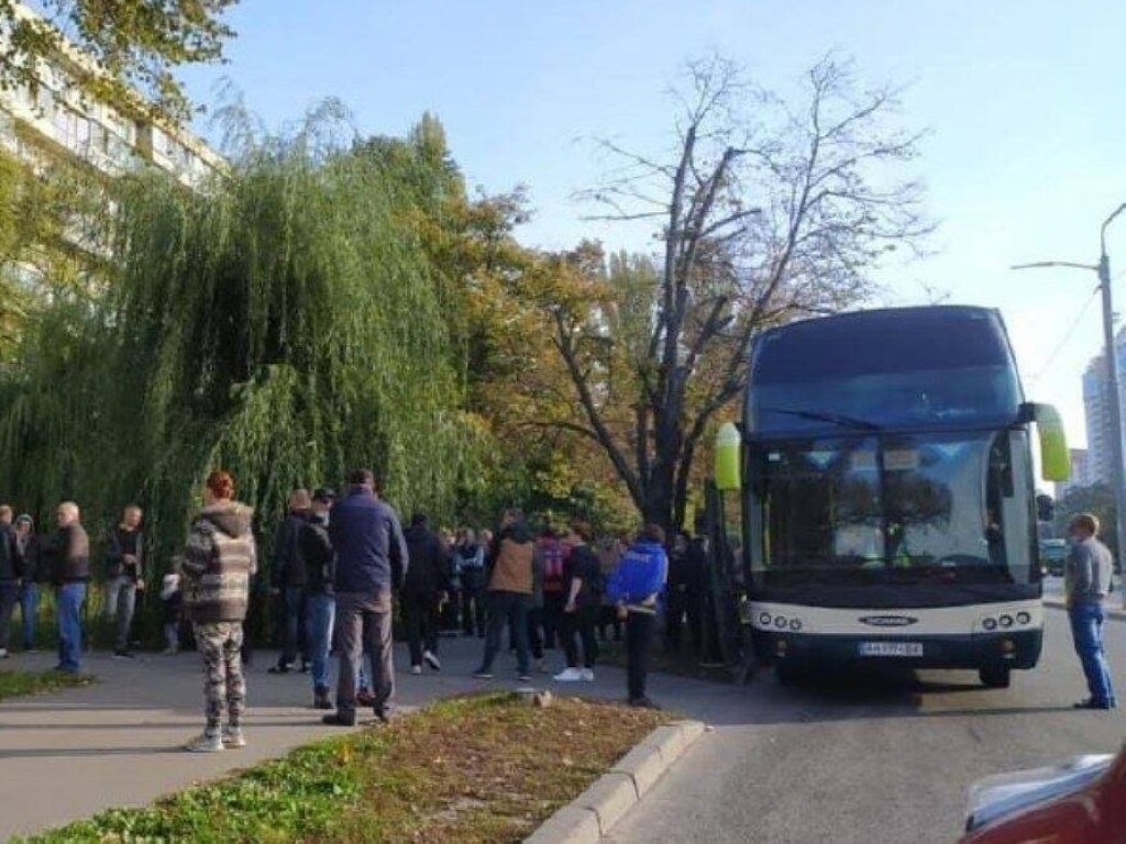 В Киеве задержали автобусы с подкупными избирателями из Житомирщины (ФОТО)