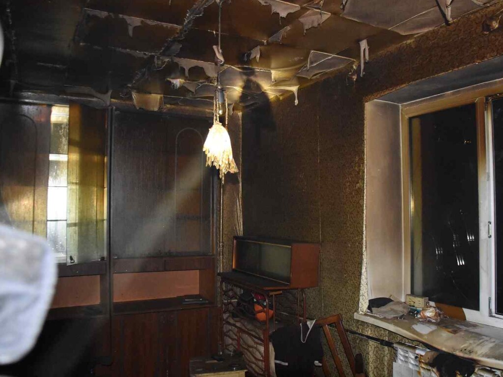 Утром в Одессе горела квартира в жилом доме, погиб человек (ФОТО)