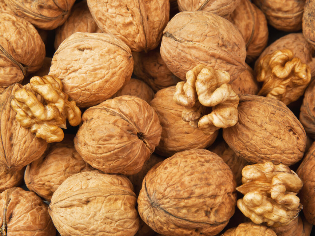 Медики рекомендовали орехи для профилактики болезней сердца