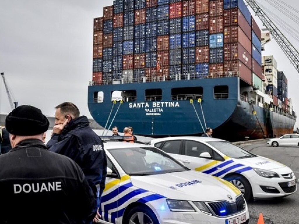 Полиция изъяла в порту кокаина на миллиард евро: наркотики везли для 77-летнего экс-копа (ФОТО)