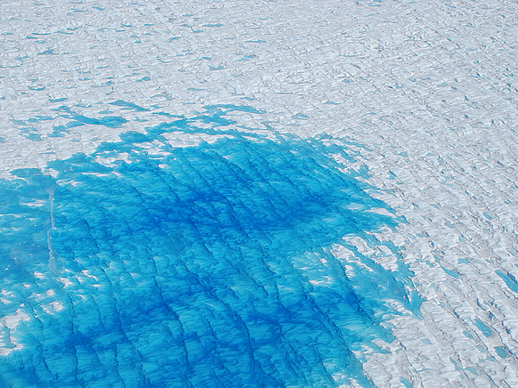 Ученые обнаружили под ледяным покровом Гренландии неповрежденное древнее озеро (ФОТО)